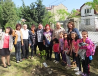 Учителите засадиха магнолия в двора на ОУ &bdquo;Св. Климент Охридски&rdquo; 