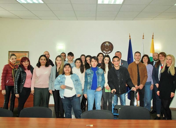 Десет абитуриенти получиха подкрепа за баловете си