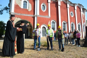 Започна възстановяване на сградата на храма &bdquo;Св. архангел Михаил&ldquo; в с. Лесичери