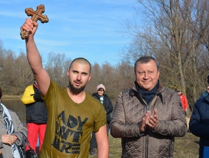 Тодор Балканджиев извади богоявленския кръст в община Павликени