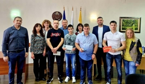 Четирима абитуриенти получиха помощ за бала си
