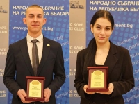 Двама млади гвардейци с отличие за своята дейност