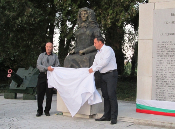 Откриха обновения паметник на загиналите за Майка България в Стамболово