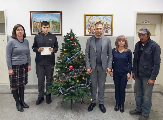 Общинските съветници от БСП с поредица жестове преди Коледа